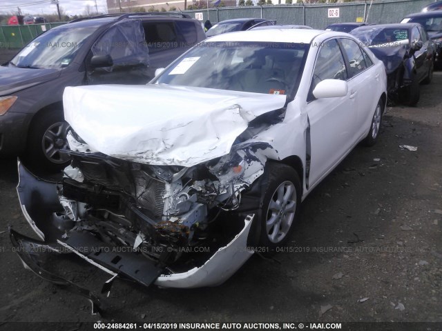 4T1BF3EK8BU629970 - 2011 TOYOTA CAMRY SE/LE/XLE WHITE photo 2