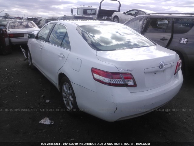 4T1BF3EK8BU629970 - 2011 TOYOTA CAMRY SE/LE/XLE WHITE photo 3