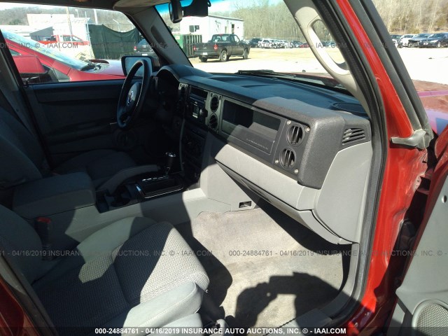 1J8HG48K16C252335 - 2006 JEEP COMMANDER RED photo 5