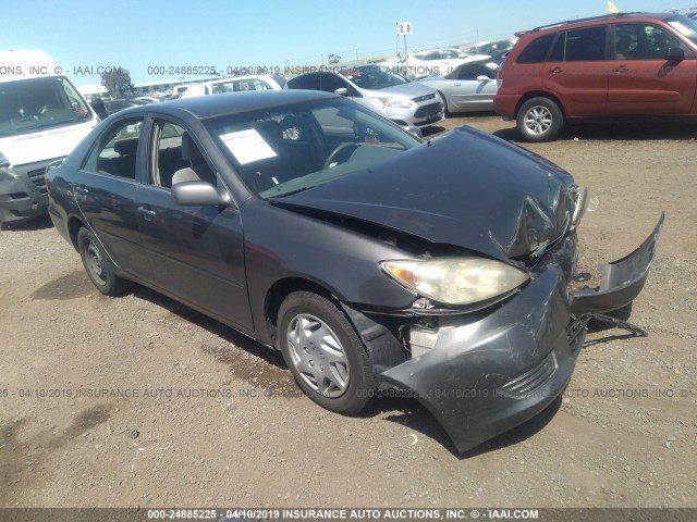 4T1BE32K15U546148 - 2005 TOYOTA CAMRY LE/XLE/SE GRAY photo 1