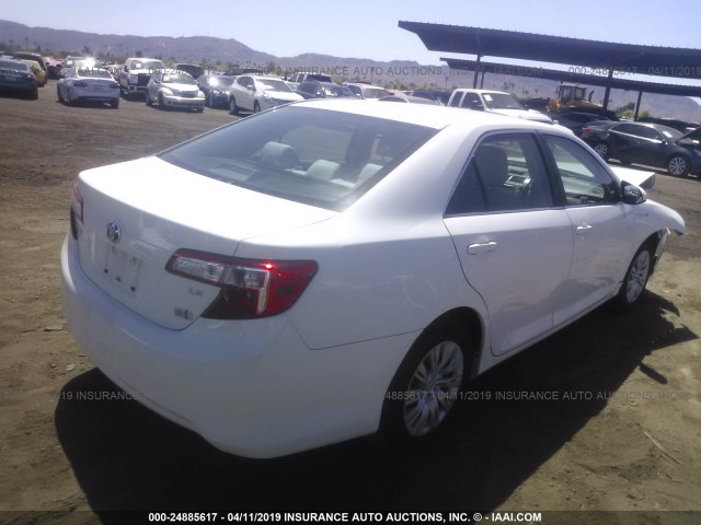 4T1BD1FK8DU089385 - 2013 TOYOTA CAMRY HYBRID/LE/XLE WHITE photo 4