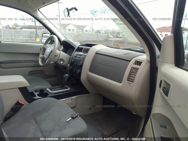 1FMCU02Z58KE02170 - 2008 FORD ESCAPE XLS SILVER photo 5