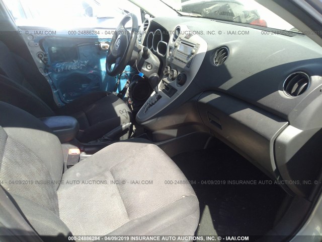 2T1KU4EE3AC410503 - 2010 TOYOTA COROLLA MATRIX  SILVER photo 5