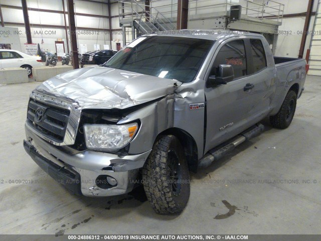 5TFUY5F13CX243255 - 2012 TOYOTA TUNDRA DOUBLE CAB SR5 SILVER photo 2