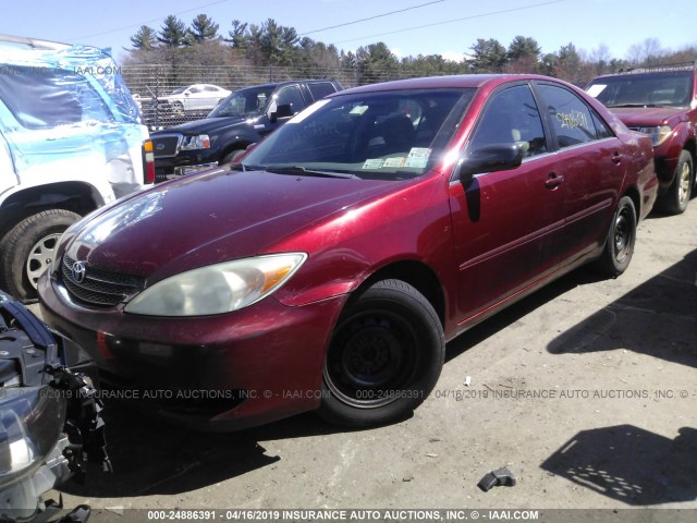 4T1BE32K02U057879 - 2002 TOYOTA CAMRY LE/XLE/SE RED photo 2