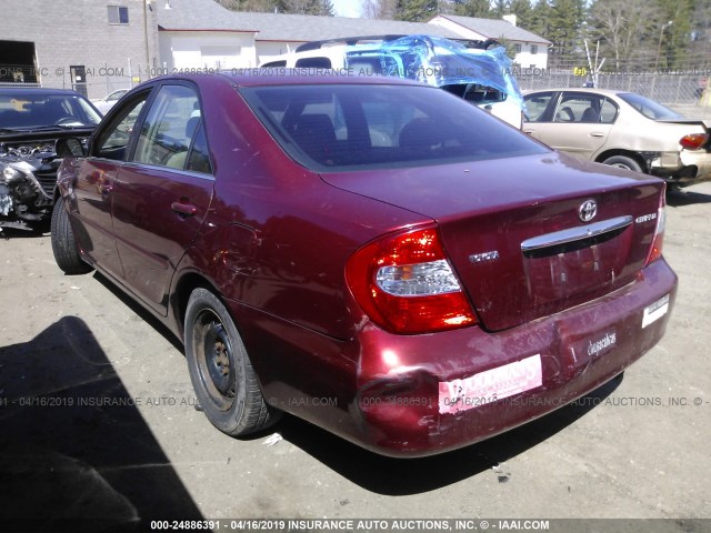 4T1BE32K02U057879 - 2002 TOYOTA CAMRY LE/XLE/SE RED photo 3