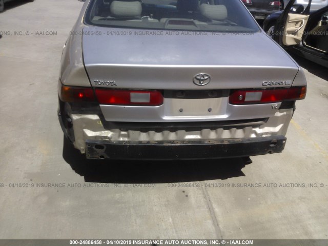4T1BF28K1WU927224 - 1998 TOYOTA CAMRY CE/LE/XLE GOLD photo 6