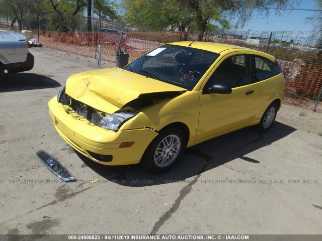 3FAFP31N55R123551 - 2005 FORD FOCUS ZX3 YELLOW photo 2