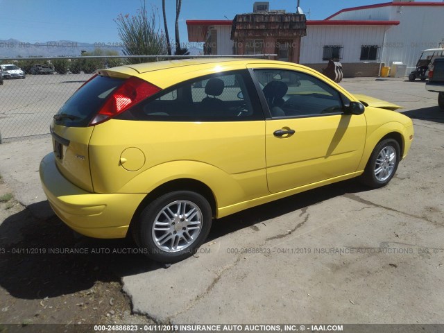 3FAFP31N55R123551 - 2005 FORD FOCUS ZX3 YELLOW photo 4