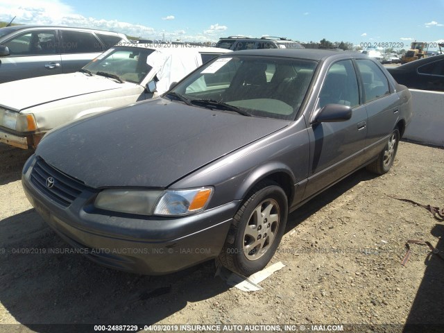 4T1BF22K4XU082525 - 1999 TOYOTA CAMRY LE/XLE Grau Foto 2