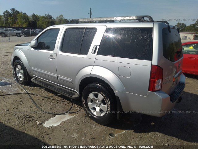 5N1AR18UX6C627590 - 2006 NISSAN PATHFINDER LE/SE/XE SILVER photo 3