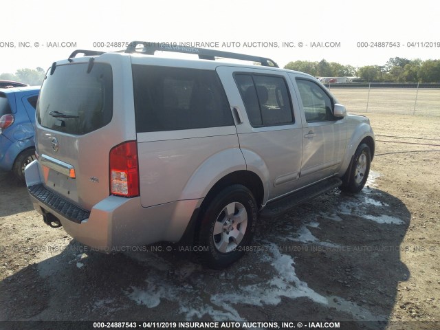 5N1AR18UX6C627590 - 2006 NISSAN PATHFINDER LE/SE/XE SILVER photo 4