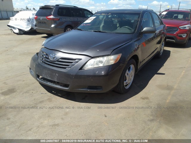 4T1BE46K27U592445 - 2007 TOYOTA CAMRY NEW GENERAT CE/LE/XLE/SE GRAY photo 2