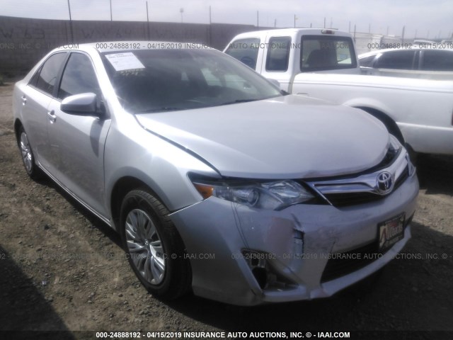 4T1BF1FK7EU306677 - 2014 TOYOTA CAMRY L/SE/LE/XLE 银色 照片 1