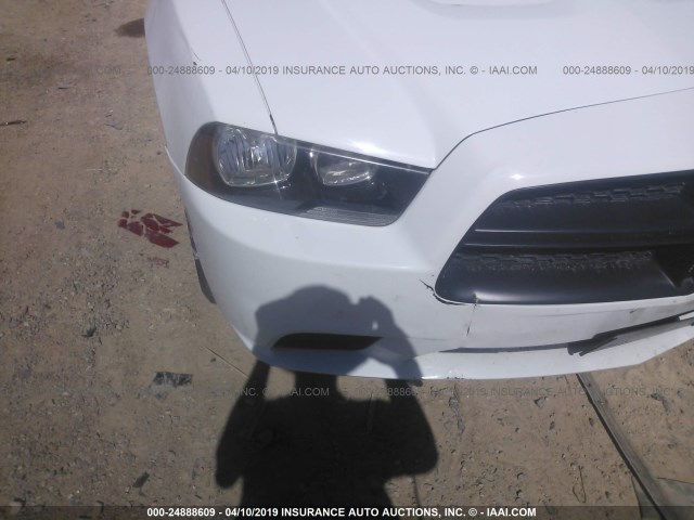 2C3CDXAT3CH226668 - 2012 DODGE CHARGER POLICE WHITE photo 6