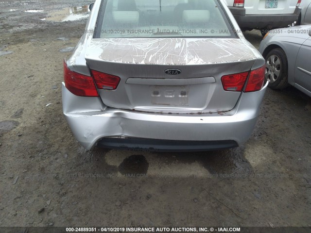 KNAFU4A22A5216147 - 2010 KIA FORTE EX SILVER photo 6