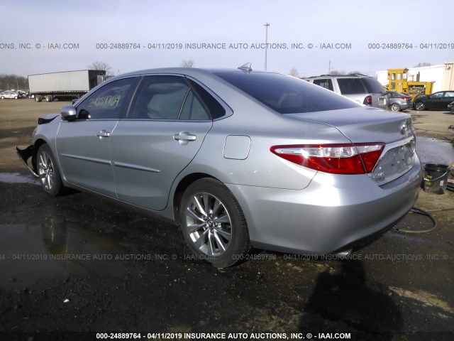 4T1BK1FK9GU573124 - 2016 TOYOTA CAMRY XSE/XLE SILVER photo 3