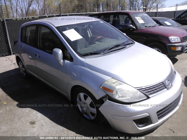 3N1BC13E88L459226 - 2008 NISSAN VERSA S/SL SILVER photo 1