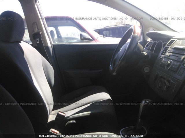 3N1BC13E88L459226 - 2008 NISSAN VERSA S/SL SILVER photo 5