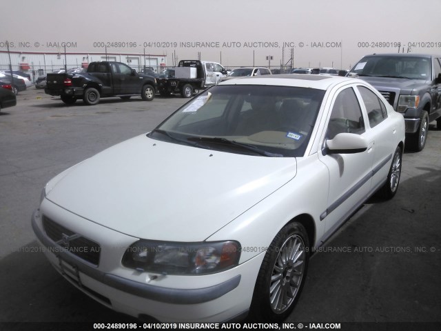 YV1RS58DX22137910 - 2002 VOLVO S60 2.4T WHITE photo 2