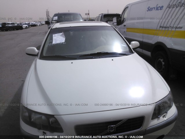 YV1RS58DX22137910 - 2002 VOLVO S60 2.4T WHITE photo 6