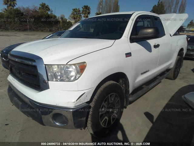 5TFUY5F18AX139910 - 2010 TOYOTA TUNDRA DOUBLE CAB SR5 WHITE photo 2