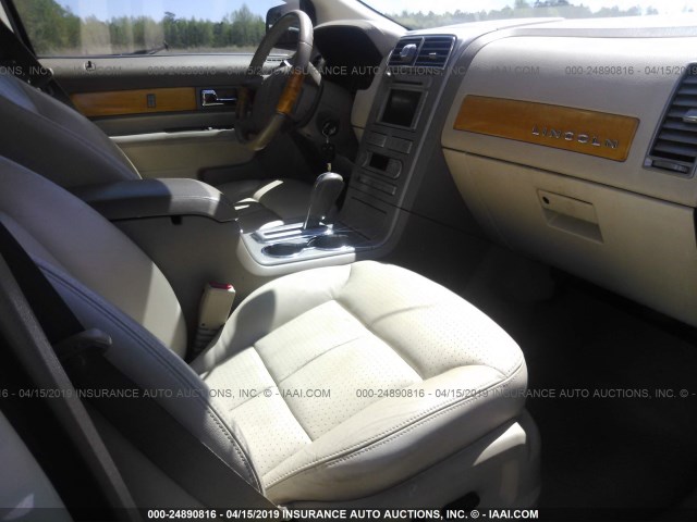 2LMDU88CX7BJ19895 - 2007 LINCOLN MKX WHITE photo 5