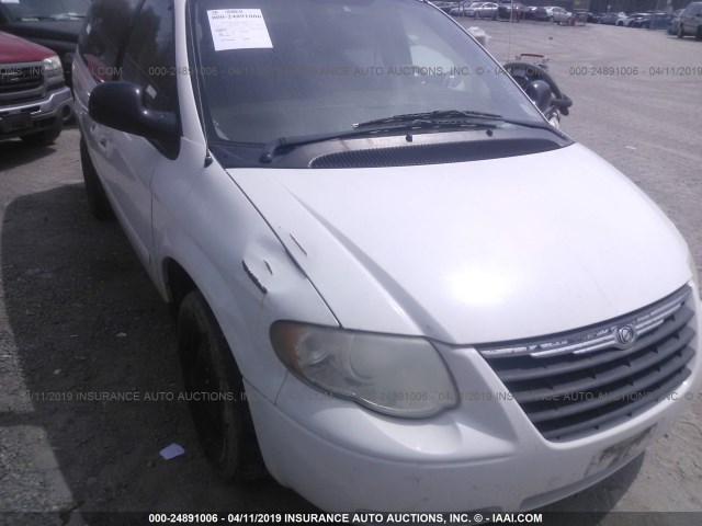 2C4GP44R55R161144 - 2005 CHRYSLER TOWN & COUNTRY LX WHITE photo 6