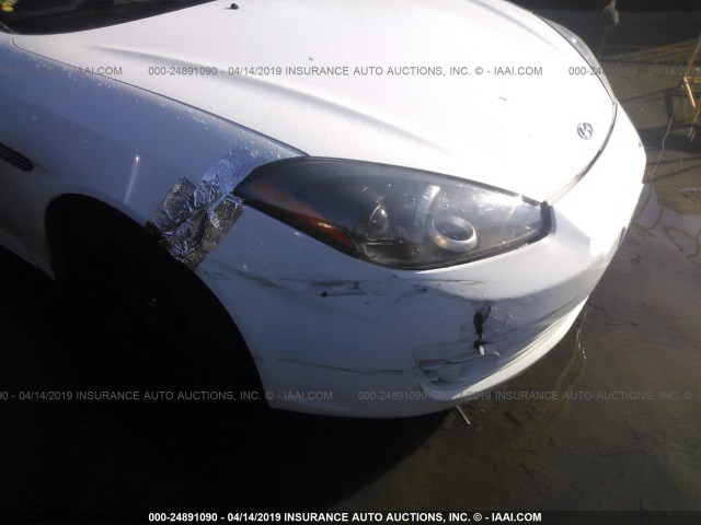 KMHHM66D08U264288 - 2008 HYUNDAI TIBURON GS WHITE photo 6