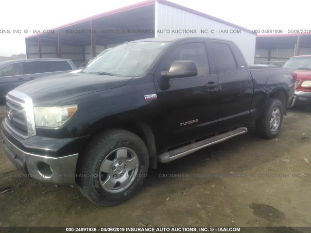 5TFUW5F19AX130879 - 2010 TOYOTA TUNDRA DOUBLE CAB SR5 BLACK photo 2