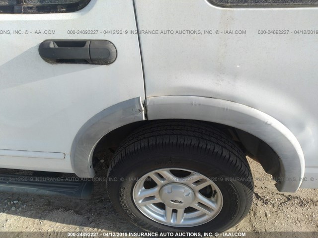 1FMZU62E22UB77387 - 2002 FORD EXPLORER XLS WHITE photo 6