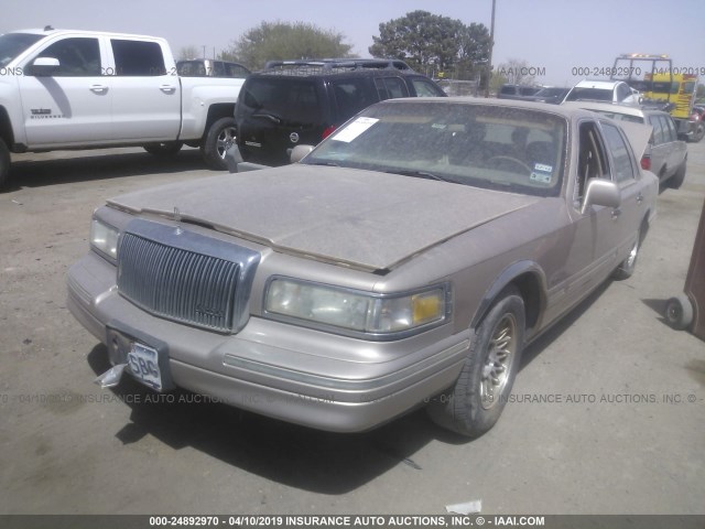 1LNLM81W0VY707476 - 1997 LINCOLN TOWN CAR EXECUTIVE BROWN photo 2