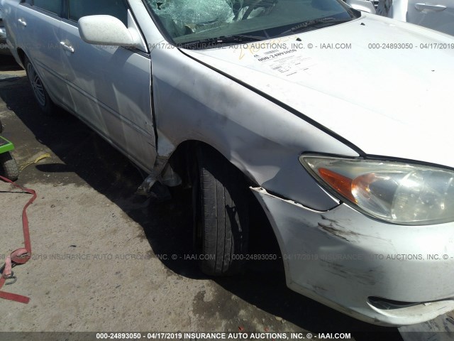 JTDBE32K820084579 - 2002 TOYOTA CAMRY LE/XLE/SE WHITE photo 6