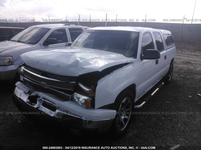 2GCEC13T761103051 - 2006 CHEVROLET SILVERADO C1500 WHITE photo 2