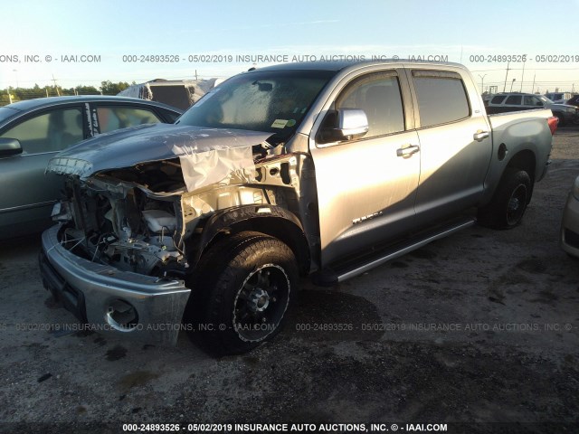 5TFEM5F19AX004984 - 2010 TOYOTA TUNDRA CREWMAX SR5 SILVER photo 2