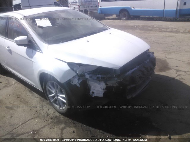 1FADP3F27JL200385 - 2018 FORD FOCUS SE WHITE photo 6