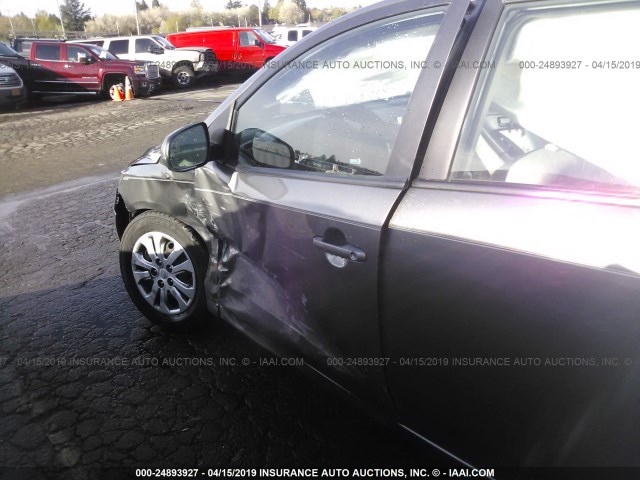 KNAFU4A25B5415498 - 2011 KIA FORTE EX GRAY photo 6