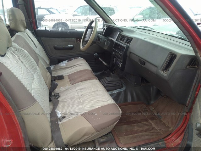 1N6ND11S4JC397550 - 1988 NISSAN D21 SHORT BED RED photo 5