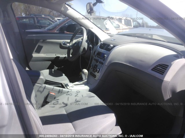 1G1ZB5EB7AF118756 - 2010 CHEVROLET MALIBU LS SILVER photo 5
