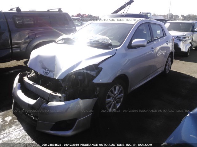 2T1KU4EE5AC269501 - 2010 TOYOTA COROLLA MATRIX  SILVER photo 2