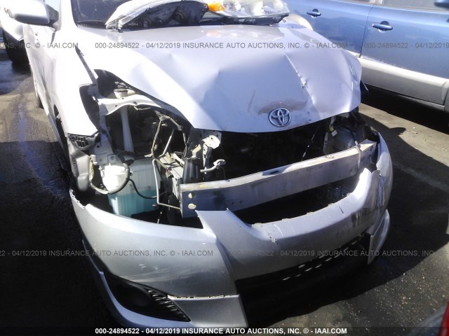 2T1KU4EE5AC269501 - 2010 TOYOTA COROLLA MATRIX  SILVER photo 6