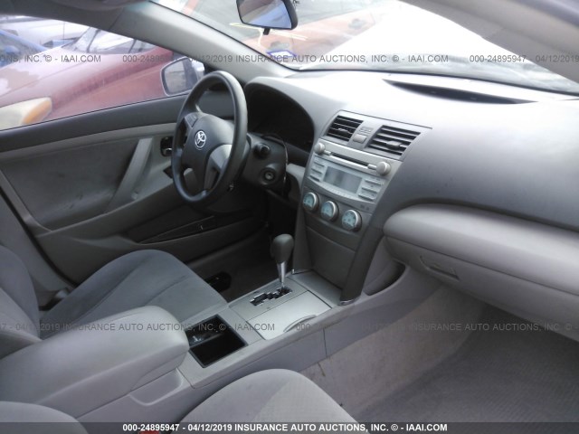 4T1BE46K29U296246 - 2009 TOYOTA CAMRY SE/LE/XLE SILVER photo 5