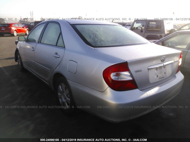 4T1BE32K03U642401 - 2003 TOYOTA CAMRY LE/XLE/SE SILVER photo 3