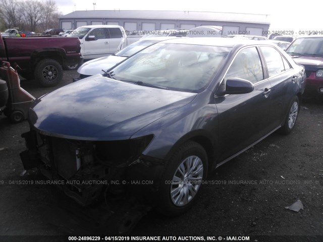 4T1BF1FK0CU060391 - 2012 TOYOTA CAMRY SE/LE/XLE GRAY photo 2