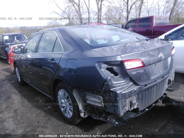 4T1BF1FK0CU060391 - 2012 TOYOTA CAMRY SE/LE/XLE GRAY photo 3