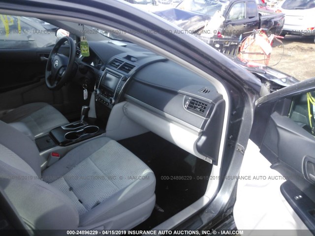 4T1BF1FK0CU060391 - 2012 TOYOTA CAMRY SE/LE/XLE GRAY photo 5