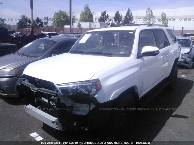 JTEBU5JR9H5451946 - 2017 TOYOTA 4RUNNER SR5 PREM/LTDL/TRAIL/TRD WHITE photo 2