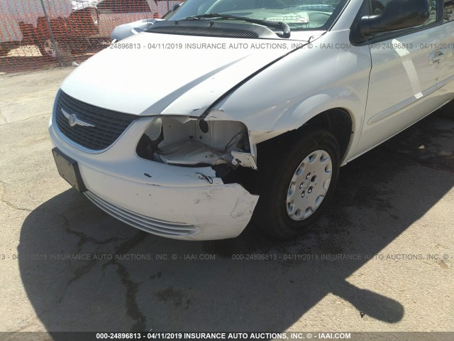 2C4GP443X3R332186 - 2003 CHRYSLER TOWN & COUNTRY LX WHITE photo 6