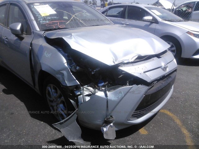 3MYDLBYVXJY306345 - 2018 TOYOTA YARIS IA 银色 照片 6