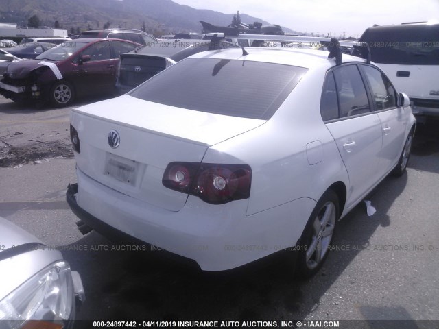 3VWAZ7AJ7AM094349 - 2010 VOLKSWAGEN JETTA LIMITED WHITE photo 4